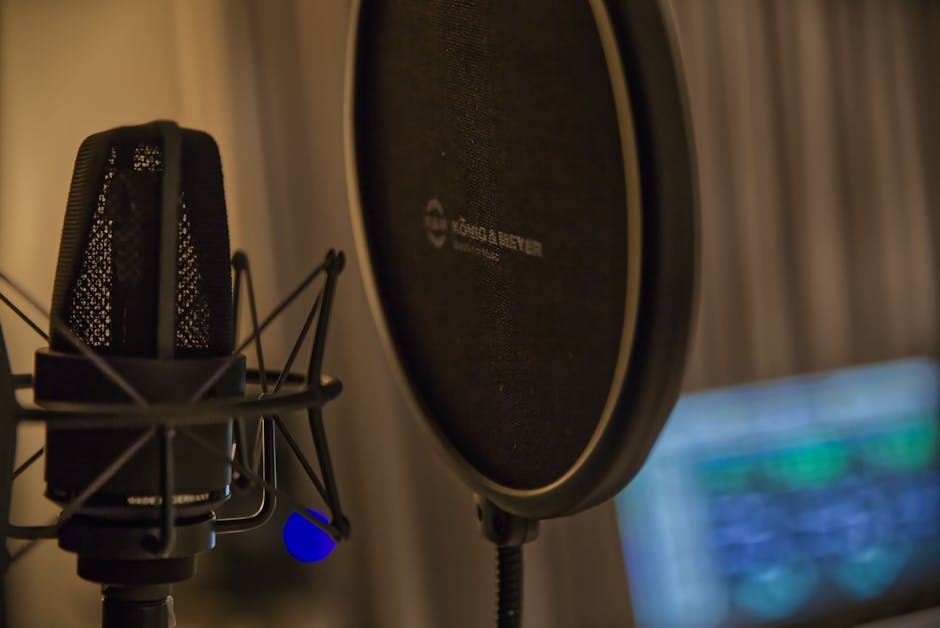 Huiselijk muziekhoekje met gitaar en versterker. Huiselijk muziekhoekje met gitaar en versterker.