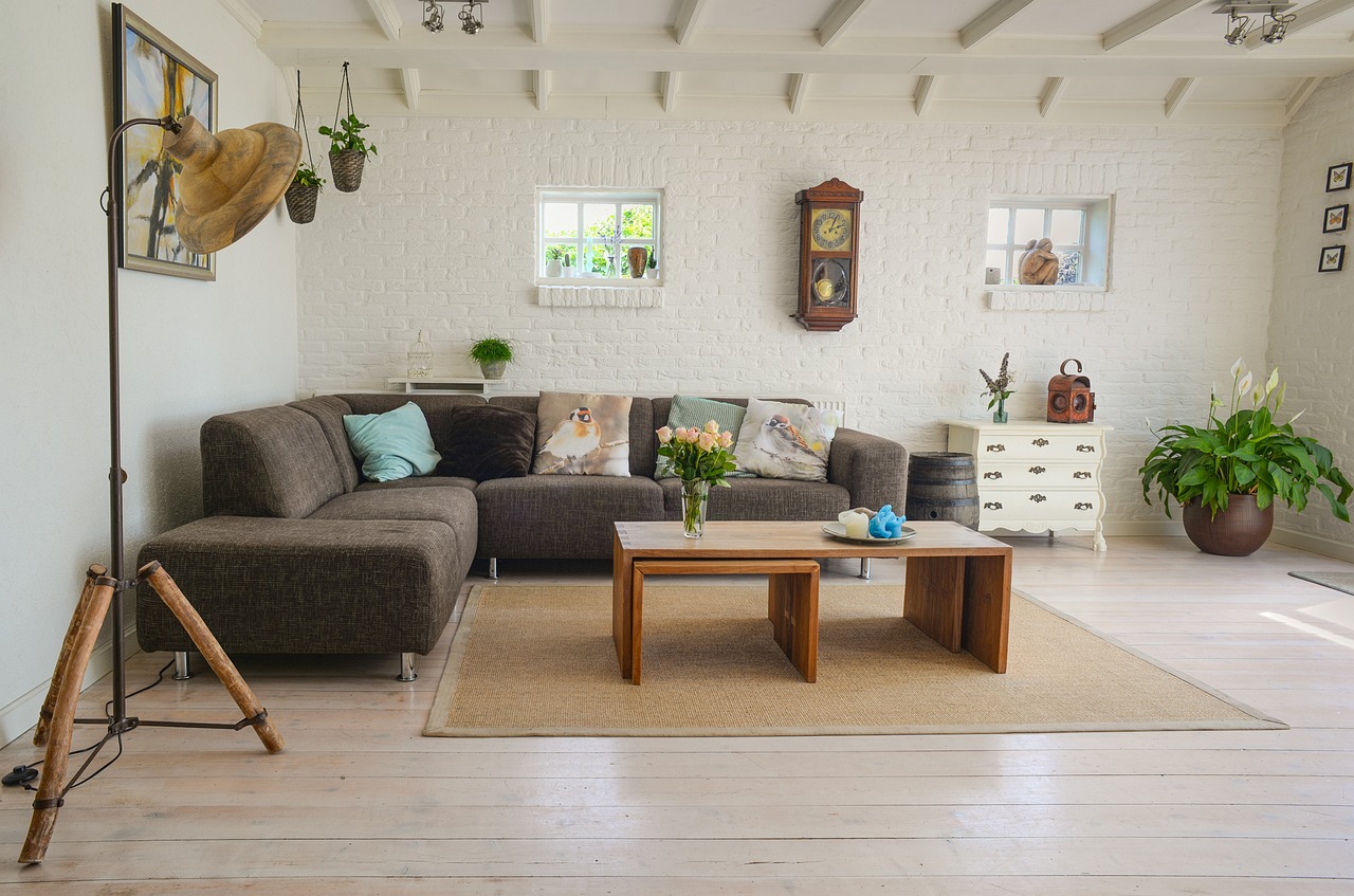 Luchtige slaapkamer met pastelroze accenten.