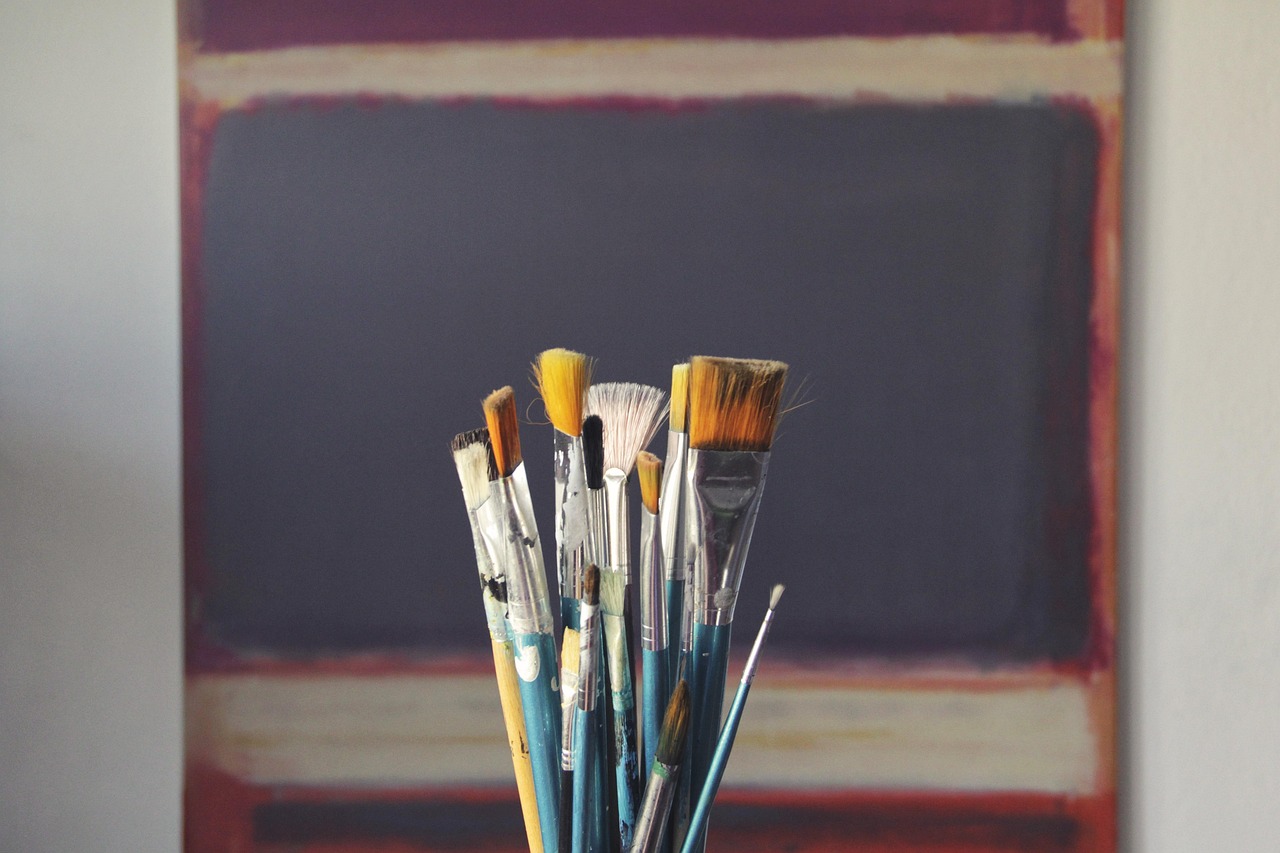 Kleurrijk schilderij met beige en zandtonen. Kleurrijk schilderij met beige en zandtonen.